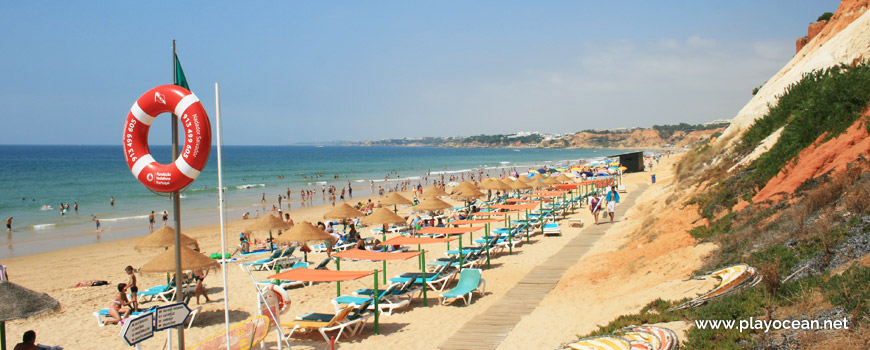 Aluguer de toldos na Praia da Falésia (Açoteias)