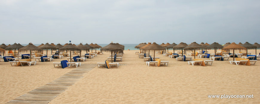 Sunbeds rental at Praia da Rocha Baixinha (East) Beach