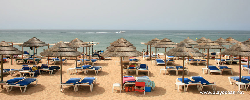 Beds rental at Praia dos Salgados Beach