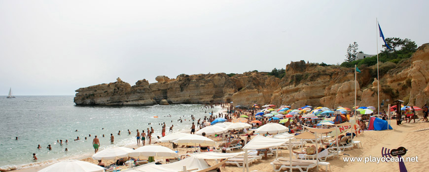 Sunbeds rental at Praia de São Rafael Beach