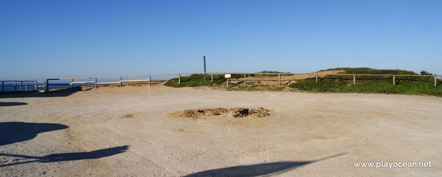 Dirt open area, Praia de Vale Furado Beach