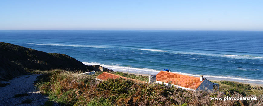 Houses at Praia de Vale Pardo Beach