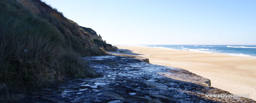 Laje rochosa na Praia de Vale Pardo