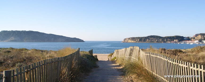 Access to Praia de São Martinho do Porto Beach