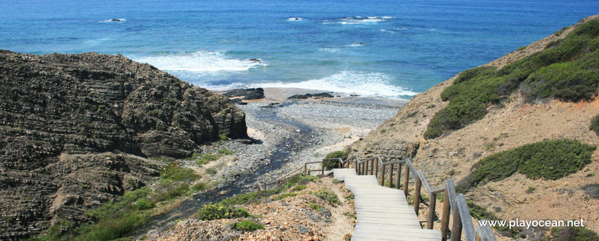 Descent to Praia da Barradinha Beach