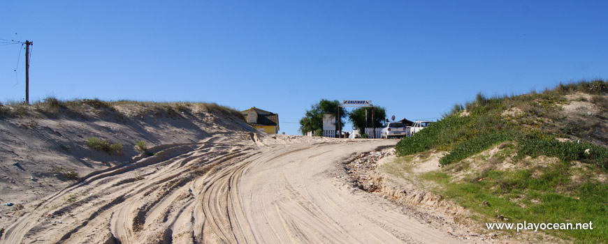 Access to Praia da Saúde Beach