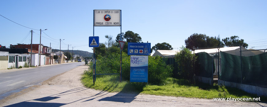 Crossroad to Praia da Saúde Beach