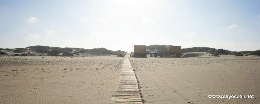 Access to the parking at Praia de São Jacinto Beach