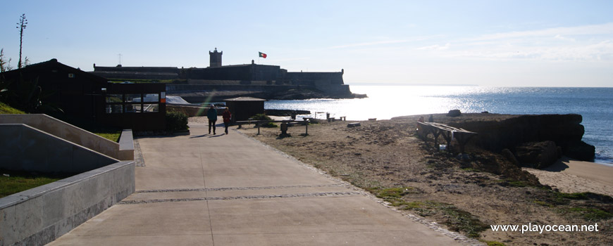 The São Julião da Barra Fort, from the sea side road