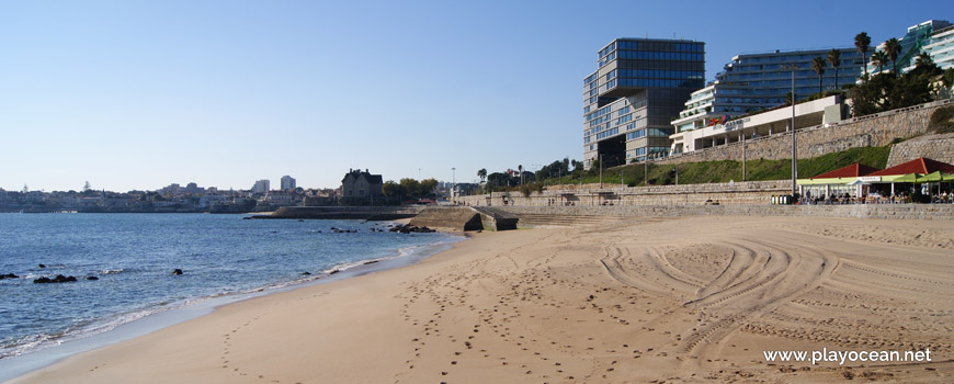 West at Praia das Moitas Beach