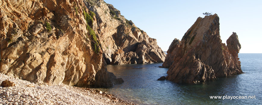 Penedo na Praia do Porto do Touro