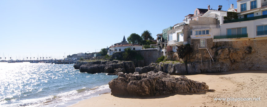 Rocks at Praia da Rainha Beach