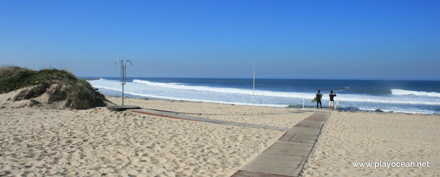 Access to the sand of Praia de Silvalde Beach