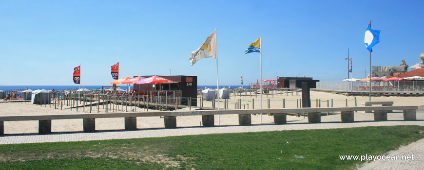 Banners of Praia de Apúlia Beach