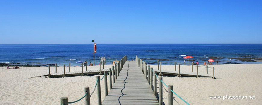 Access to Praia de Cepães Beach