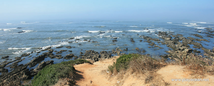 Descent to Praia da Fonte das Pombas Beach