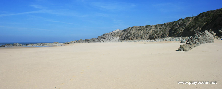 North at Praia da Laje do Costado Beach