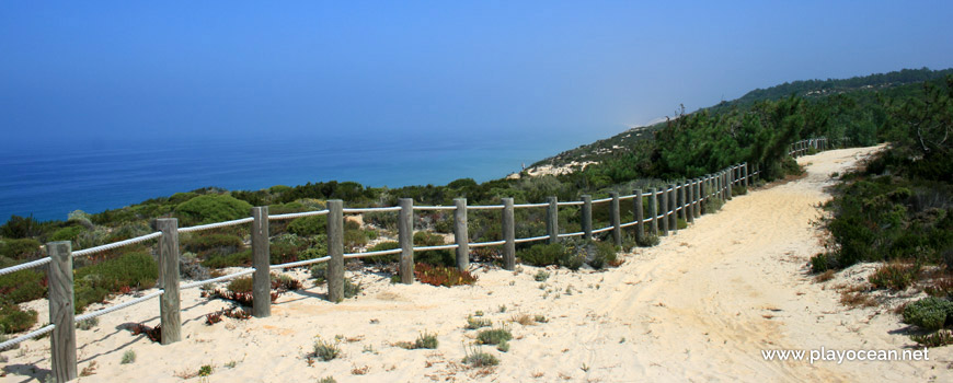 Trail of Praia da Galé-Fontainhas Beach