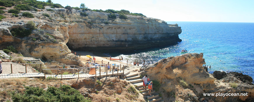Access to Praia de Albandeira Beach