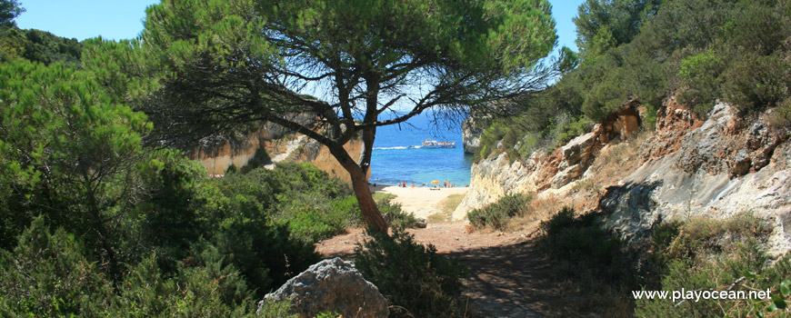 Access to Praia do Barranquinho Beach