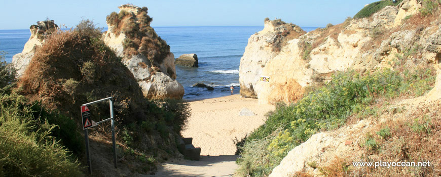 Descida à Praia dos Beijinhos