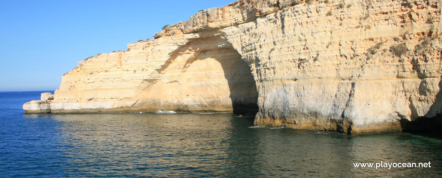 Cavidade na falésia, Praia da Cama da Vaca