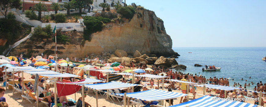 Aluguer de toldos na Praia de Carvoeiro