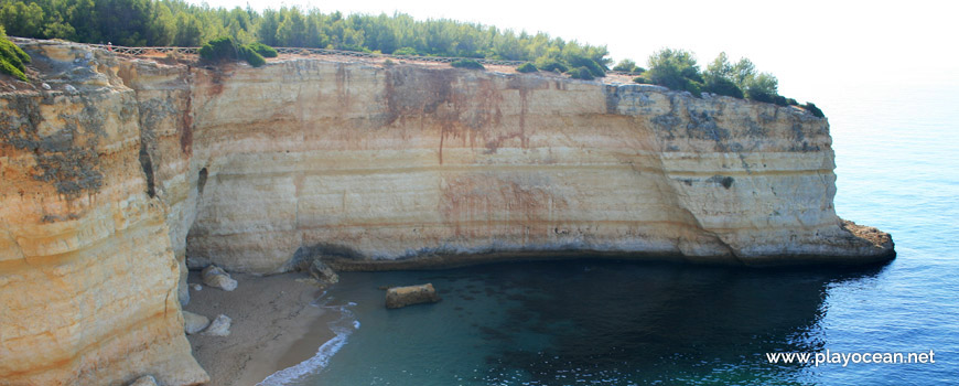 Falésia, Praia da Corredoura