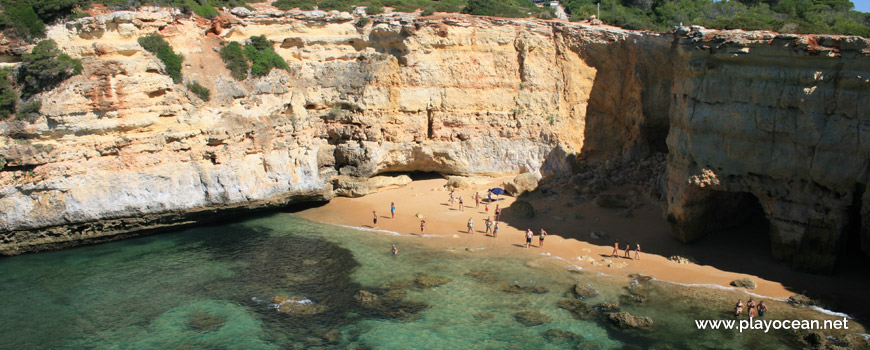 Praia da Estaquinha vista da falésia Este