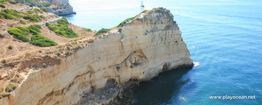 Cliff at Praia da Grilheria Beach