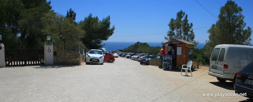 Parking, Praia da Marinha Beach