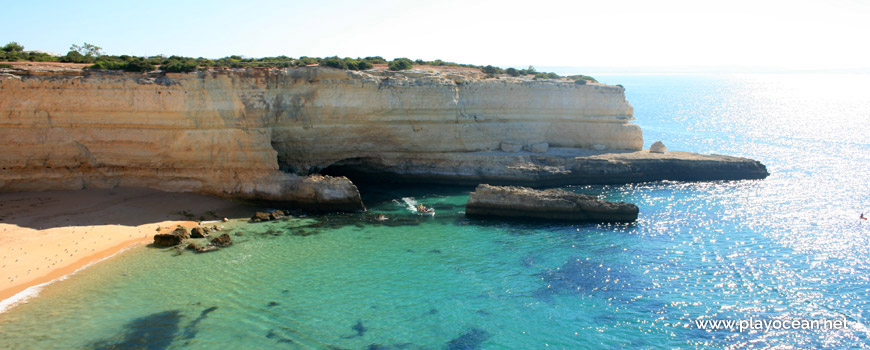 Cliff at Praia do Pontal Beach