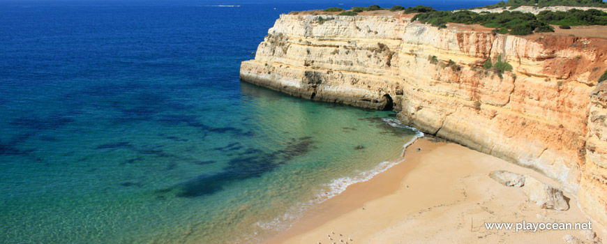 West at Praia do Pontal Beach