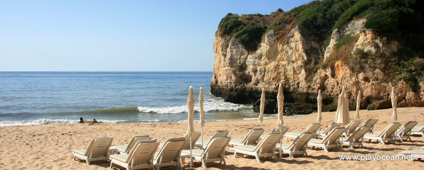 Sunbeds rental at Praia dos Tremoços Beach