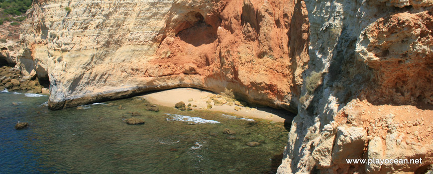 Praia do Vale Currais (East) Beach