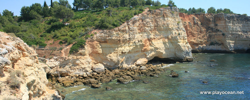 Blocks at Praia do Vale Currais Beach