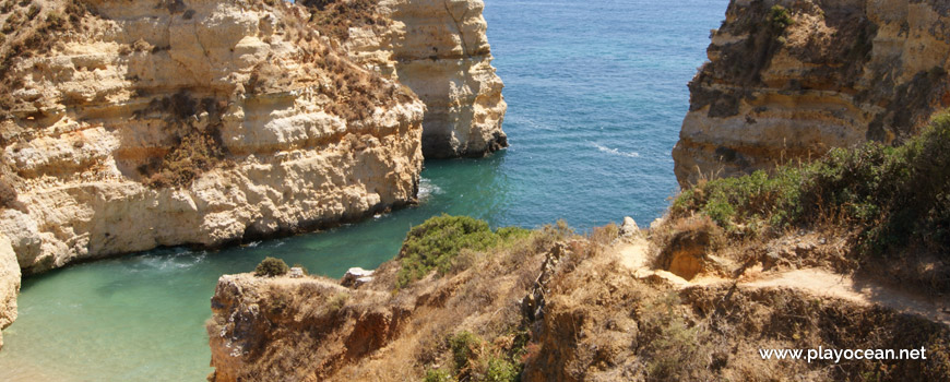 Cliffs, Praia dos Pinheiros Beach