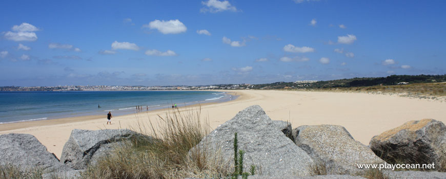 Oeste na Praia do Vale da Lama