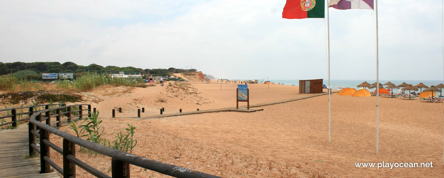 Access to Praia do Forte Novo Beach