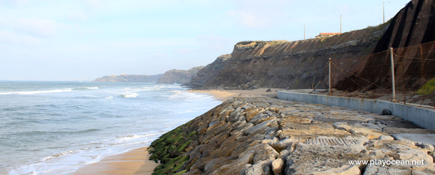 Paredão na Praia da Malhada