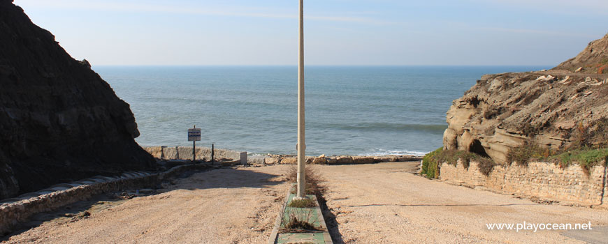 Access to Praia do Porto das Barcas Beach