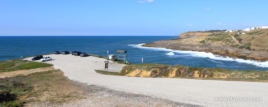 Estacionamento na Praia dos Coxos