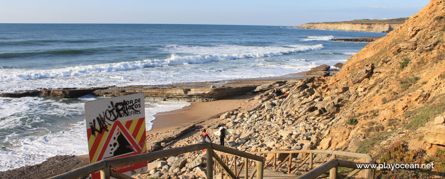 Descent to Praia da Empa Beach