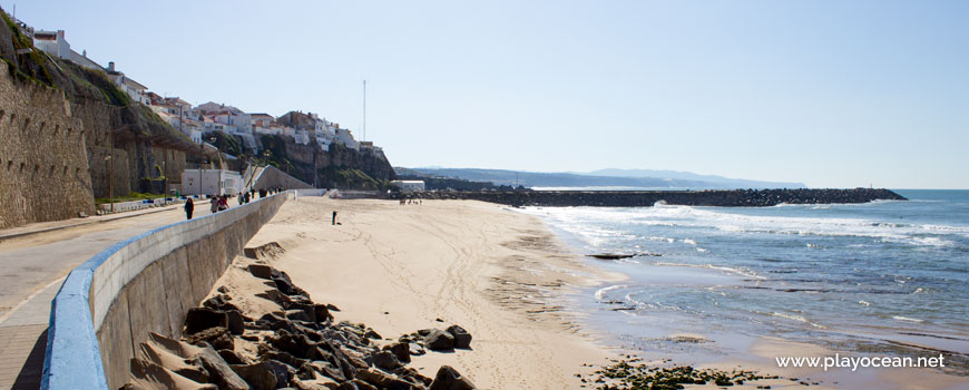 South at Praia do Norte Beach