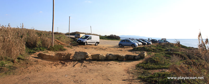 Parking at Praia da Orelheira Beach