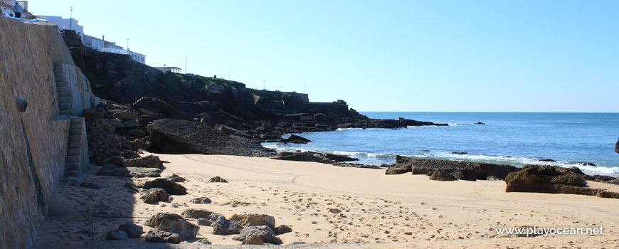 Areal e rochas na Praia dos Pescadores
