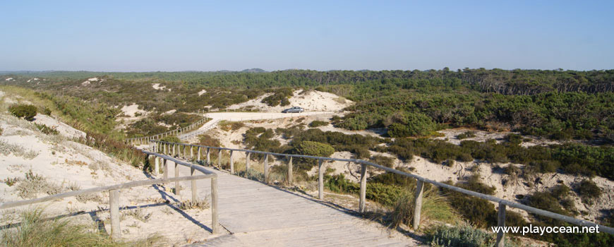 Parking at Praia do Samouco Beach