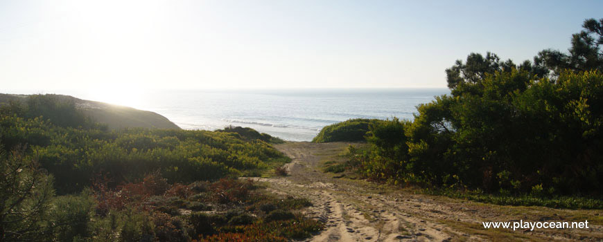 Access to Praia das Valeiras Beach