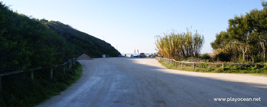 Access to Praia Velha Beach