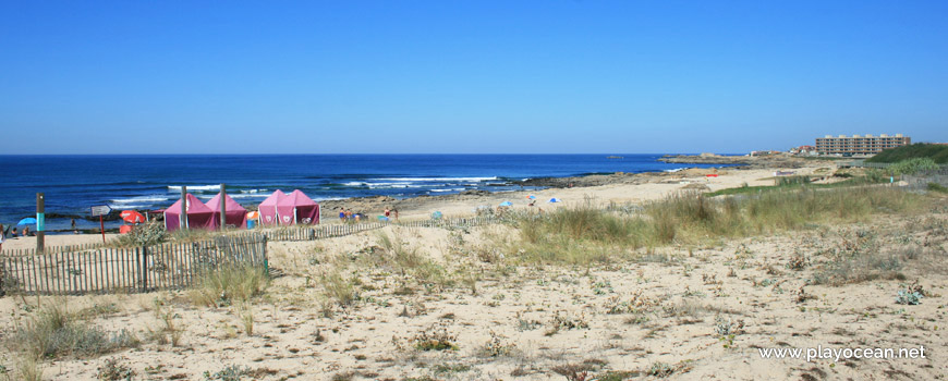 Barracas na Praia do Cabo do Mundo